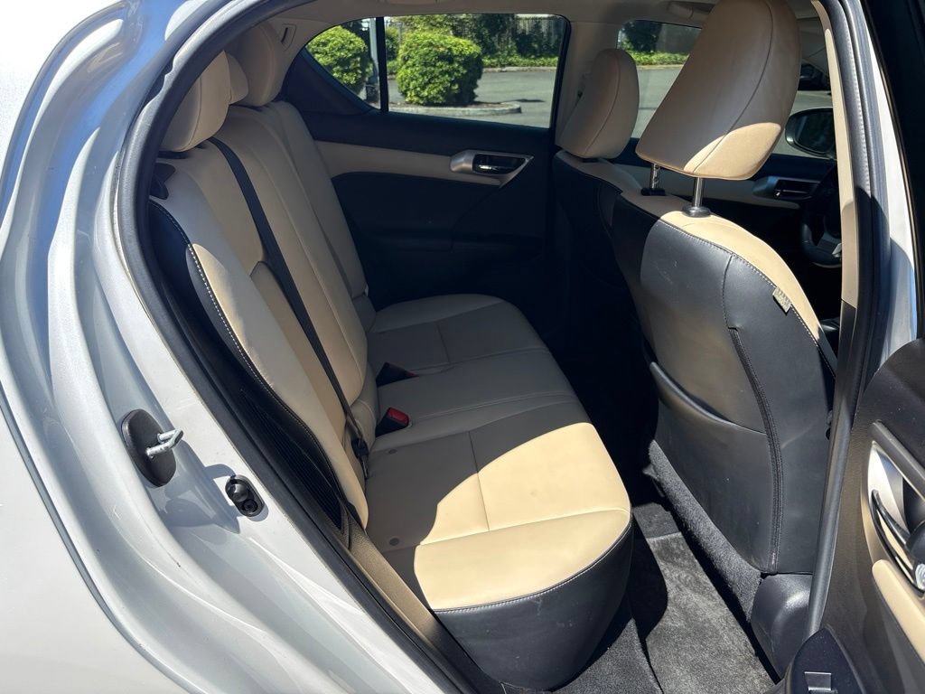Used 2015 Lexus CT 200h w/ Navigation Package FWD image 25