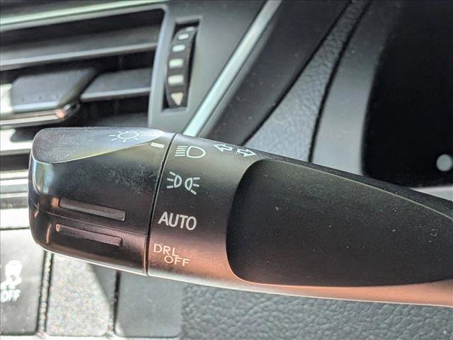 Used 2016 Toyota Camry SE image 10