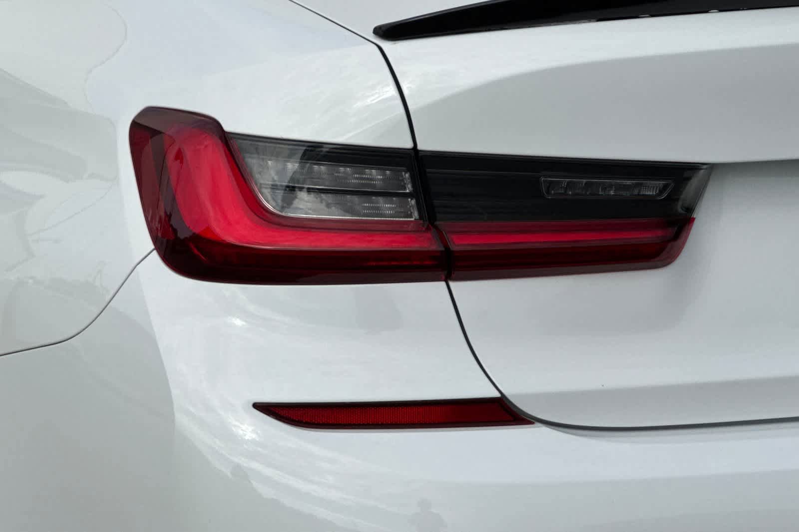 Used 2022 BMW 330i Sedan w/ M Sport Package RWD image 28