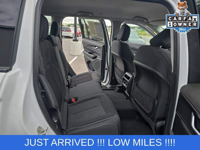 Used 2023 Jeep Grand Cherokee Laredo AWD/4WD image 10