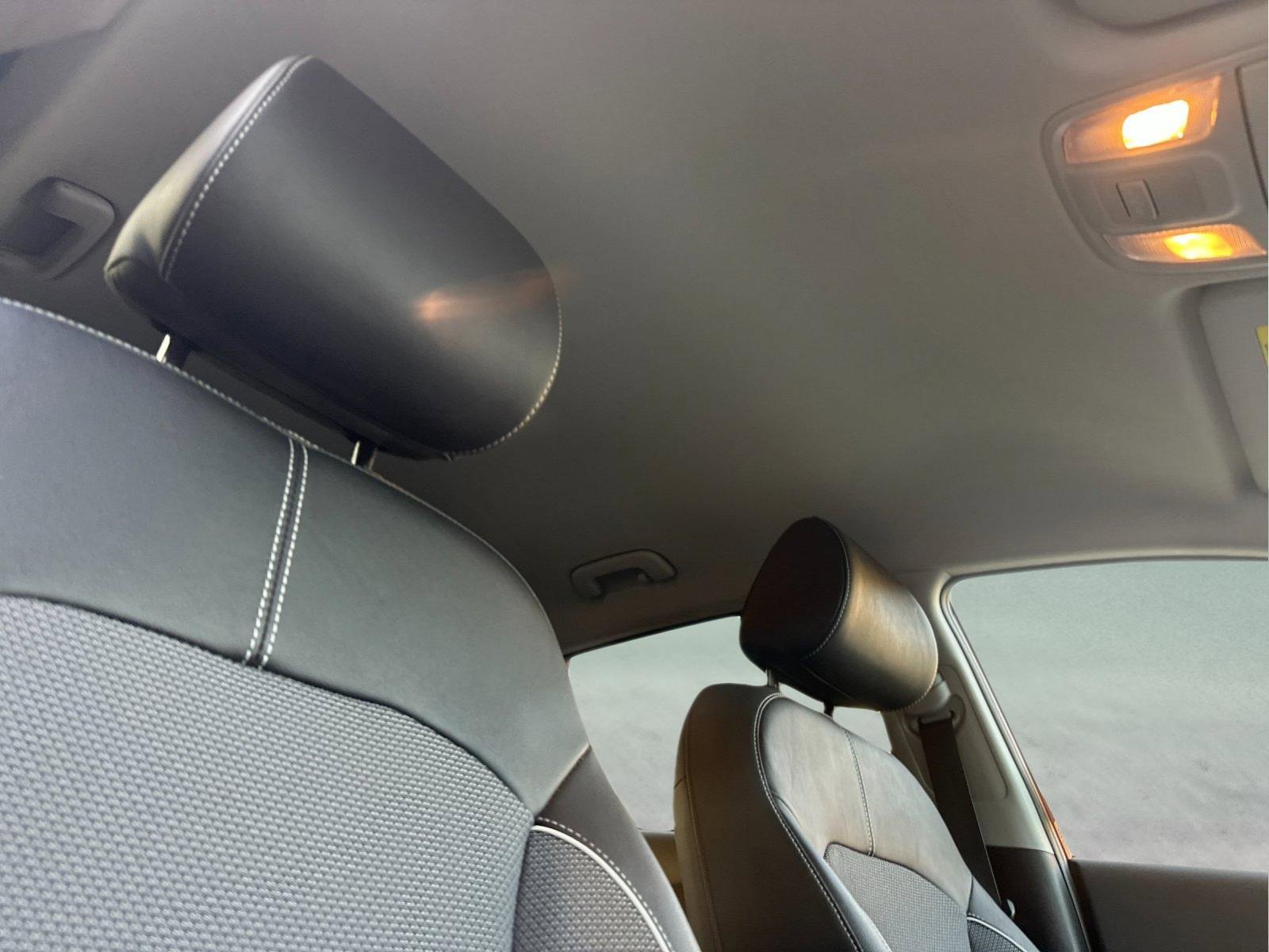 Used 2022 Kia Niro EX image 17