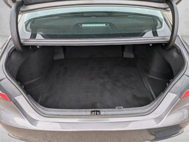 Used 2019 Toyota Camry SE image 5