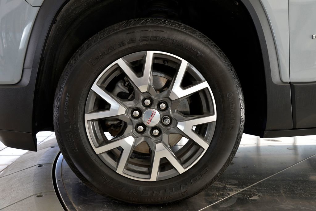 Used 2023 GMC Acadia SLE w/ Driver Convenience Package image 10