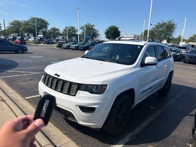 Used 2019 Jeep Grand Cherokee Altitude AWD/4WD image 1