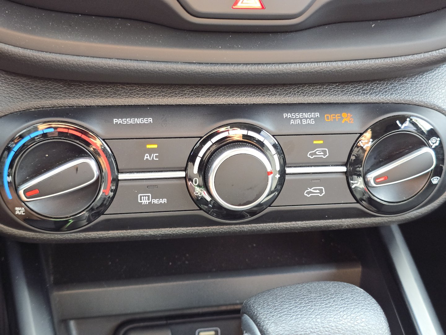 Used 2024 Kia Soul LX w/ Option Group 015 FWD image 9