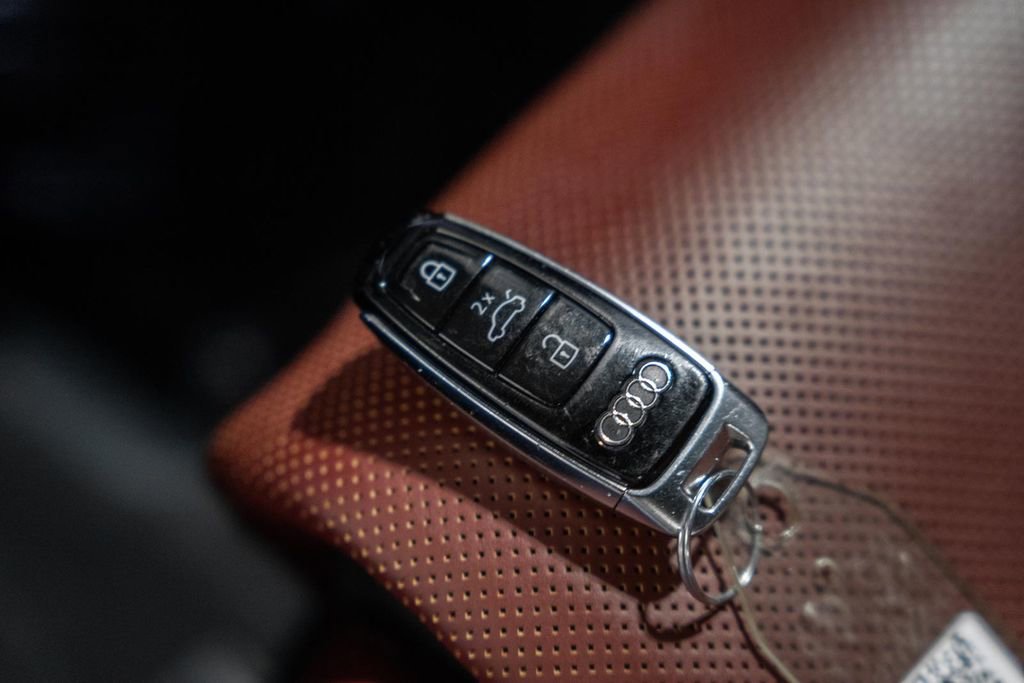 Used 2022 Audi SQ8 Premium Plus w/ Carbon Optic Package image 46