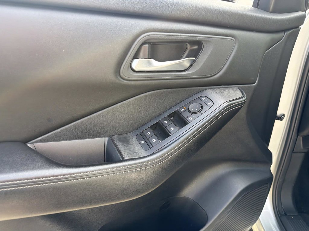 Used 2024 Nissan Rogue SV AWD/4WD image 25