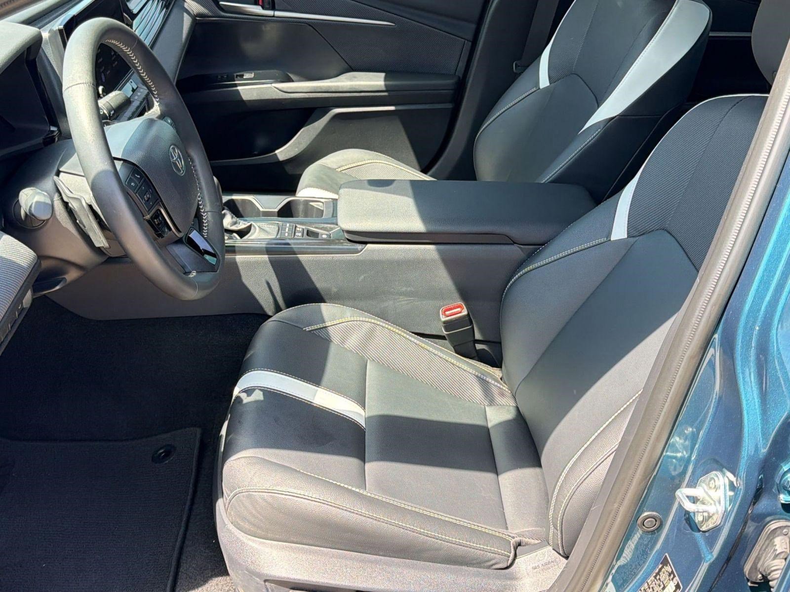 Used 2026 Toyota Camry SE w/ Convenience Package image 5