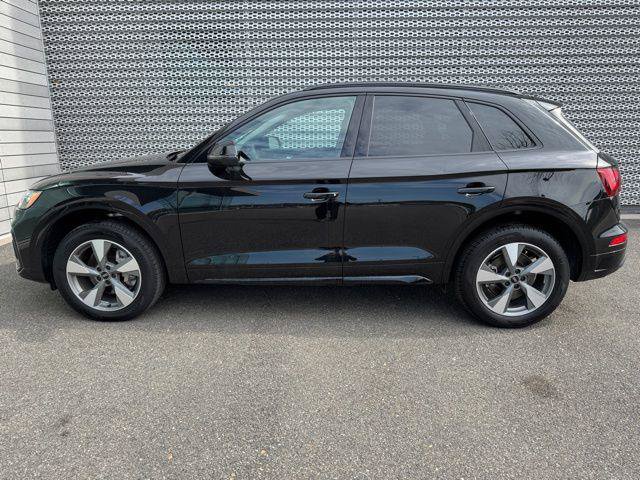 Certified 2025 Audi Q5 Premium w/ Convenience Plus Package AWD/4WD image 2