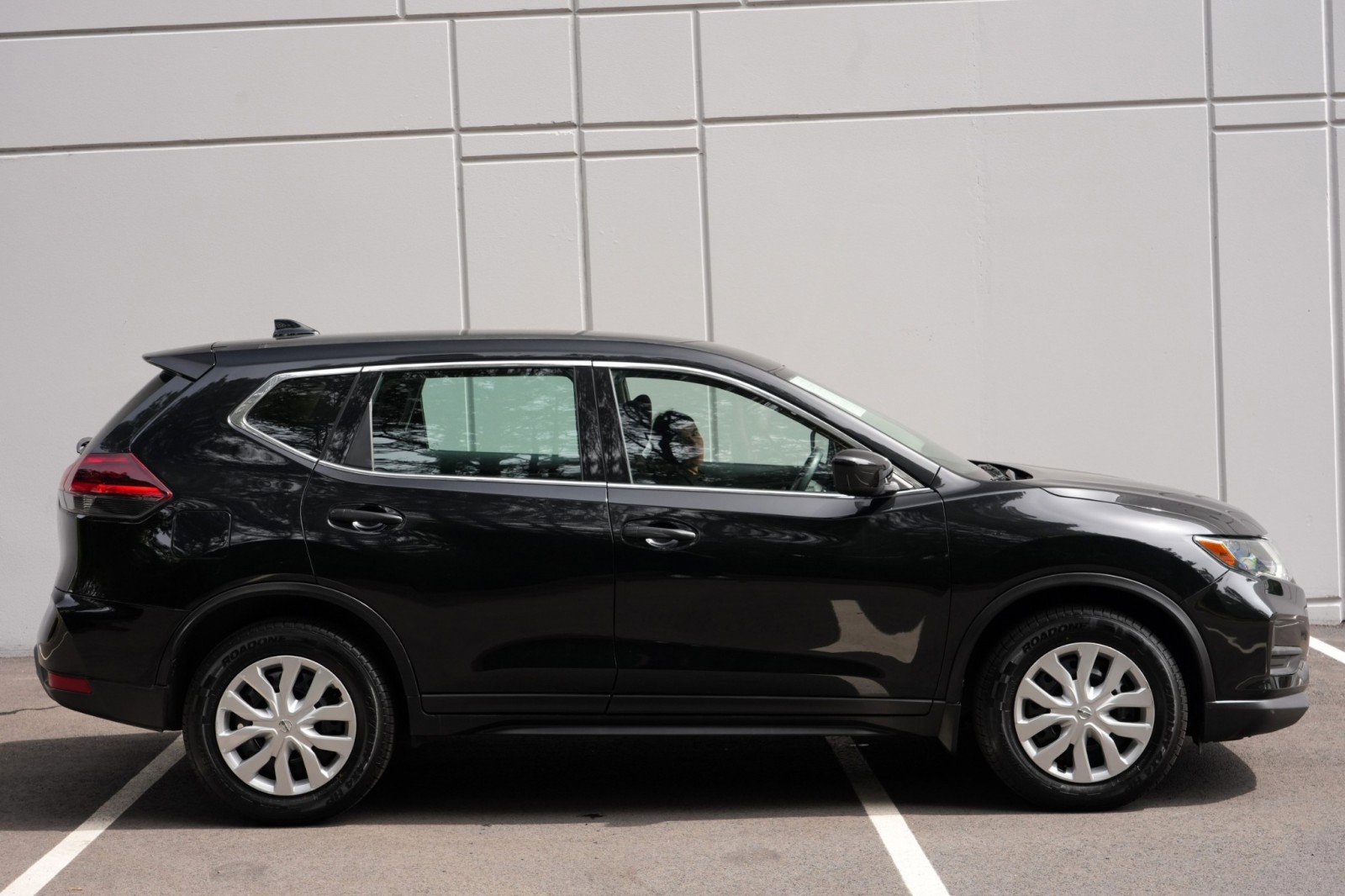 Used 2019 Nissan Rogue S FWD image 46
