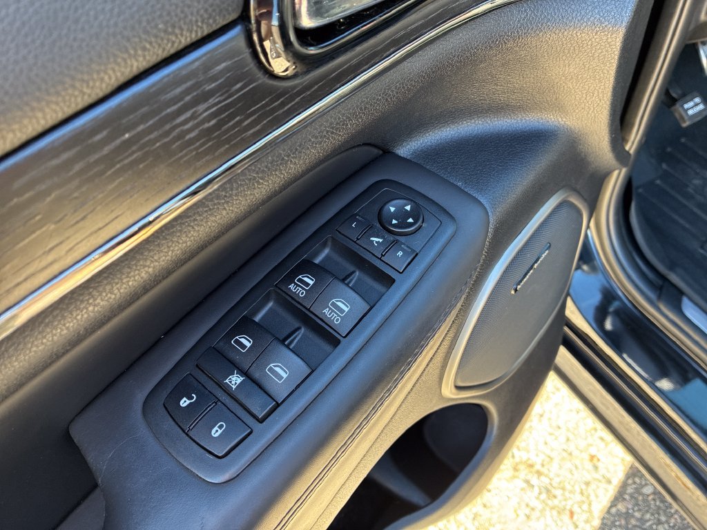 Used 2020 Jeep Grand Cherokee High Altitude AWD/4WD image 12