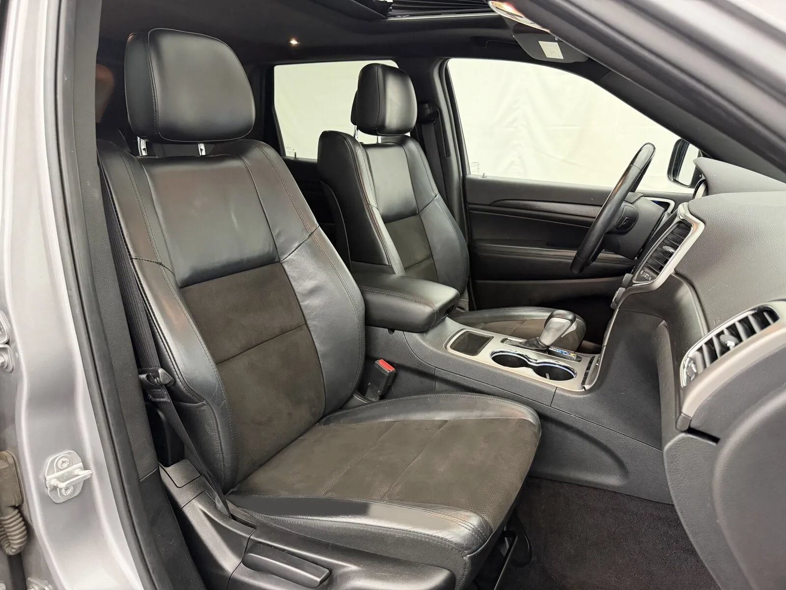 Used 2018 Jeep Grand Cherokee Altitude AWD/4WD image 33