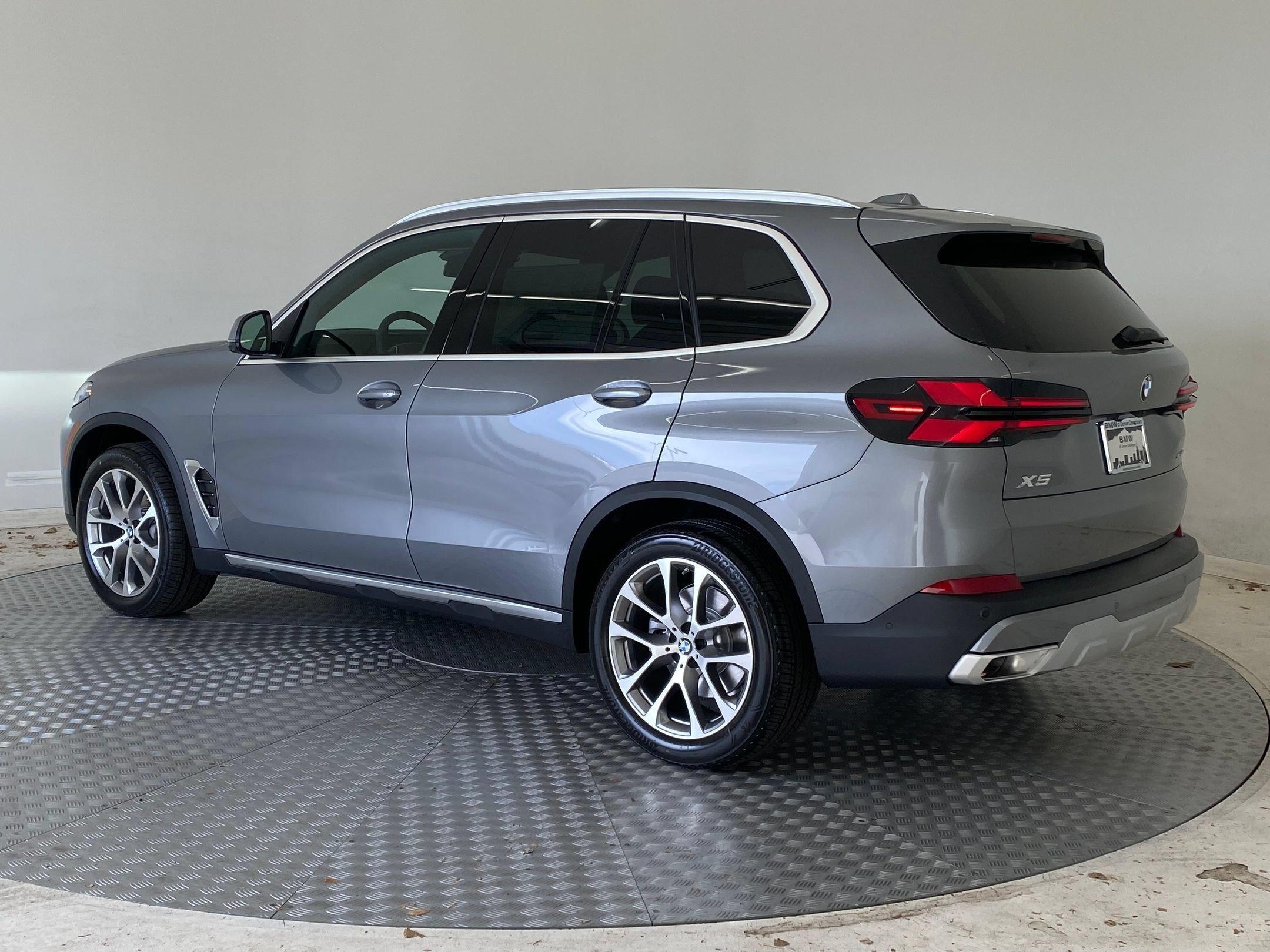 Used 2026 BMW X5 xDrive40i w/ Climate Comfort Package AWD/4WD image 3