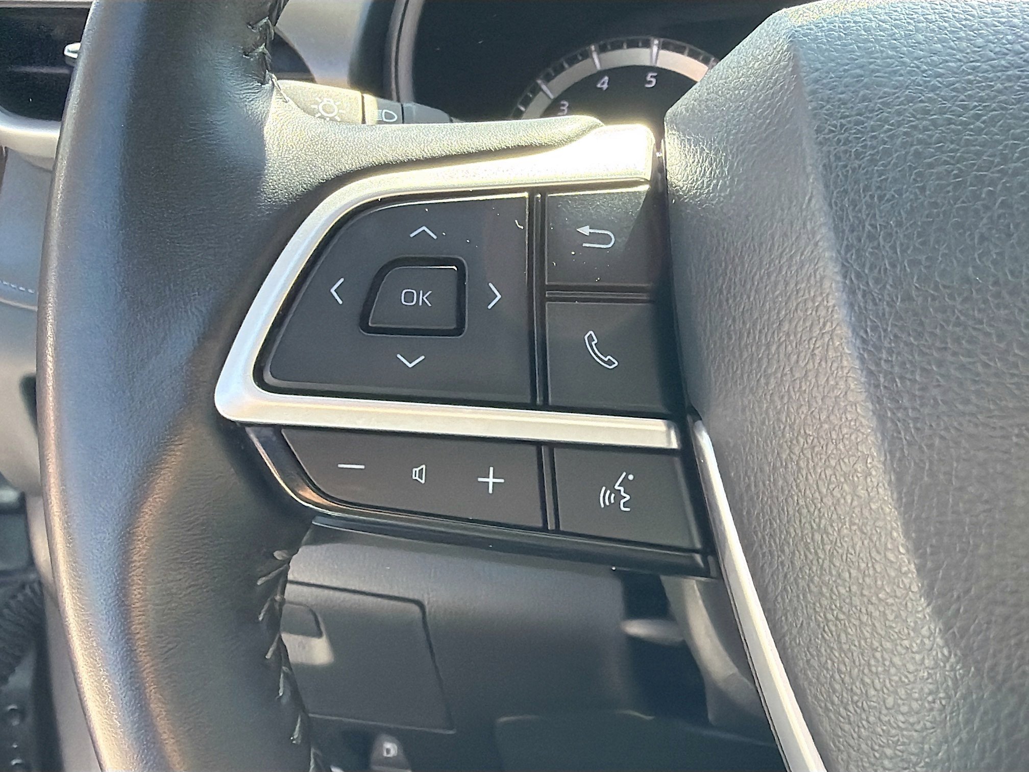 Used 2024 Toyota Highlander LE image 36