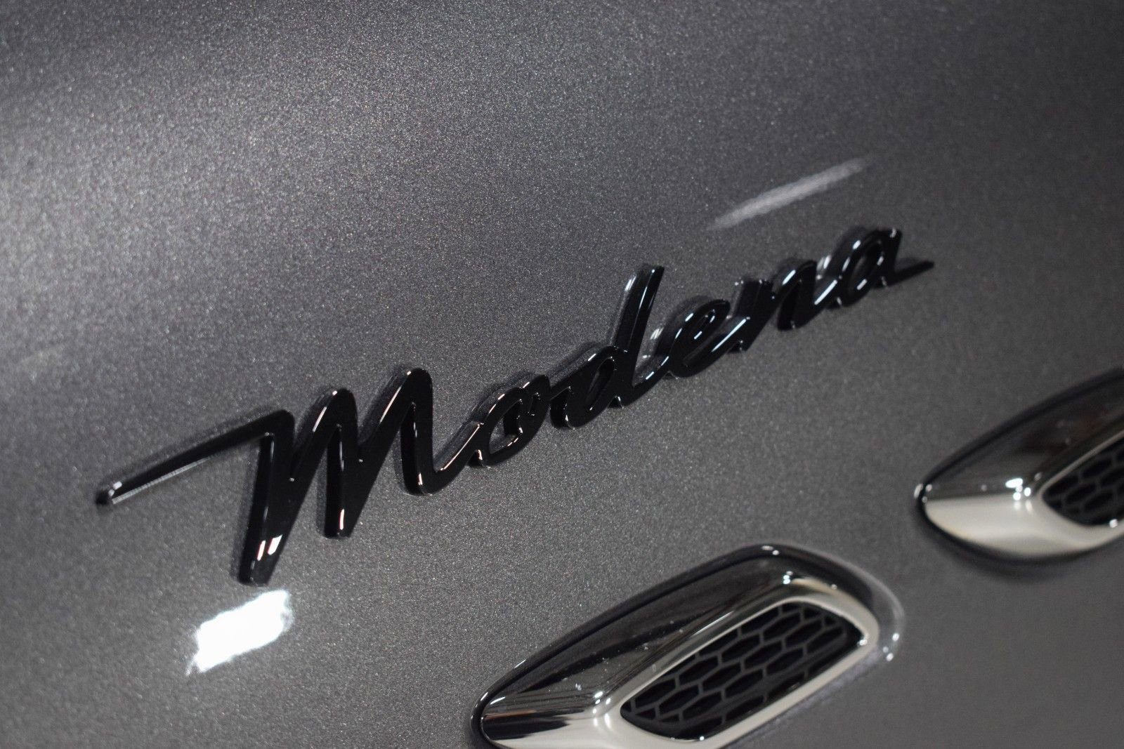 Used 2022 Maserati Levante Modena image 12