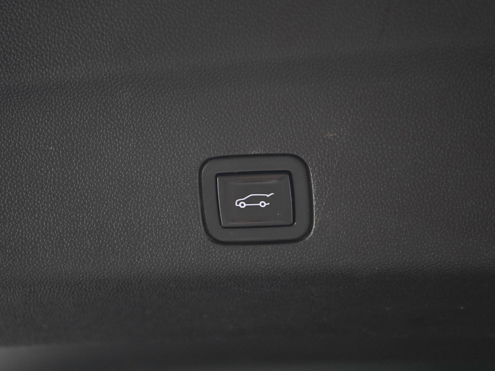 Used 2021 Chevrolet Tahoe RST w/ Luxury Package AWD/4WD image 19