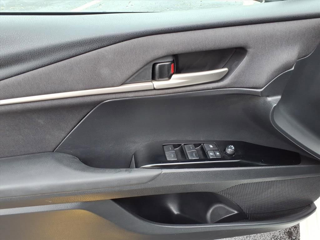 Used 2025 Toyota Camry LE image 11
