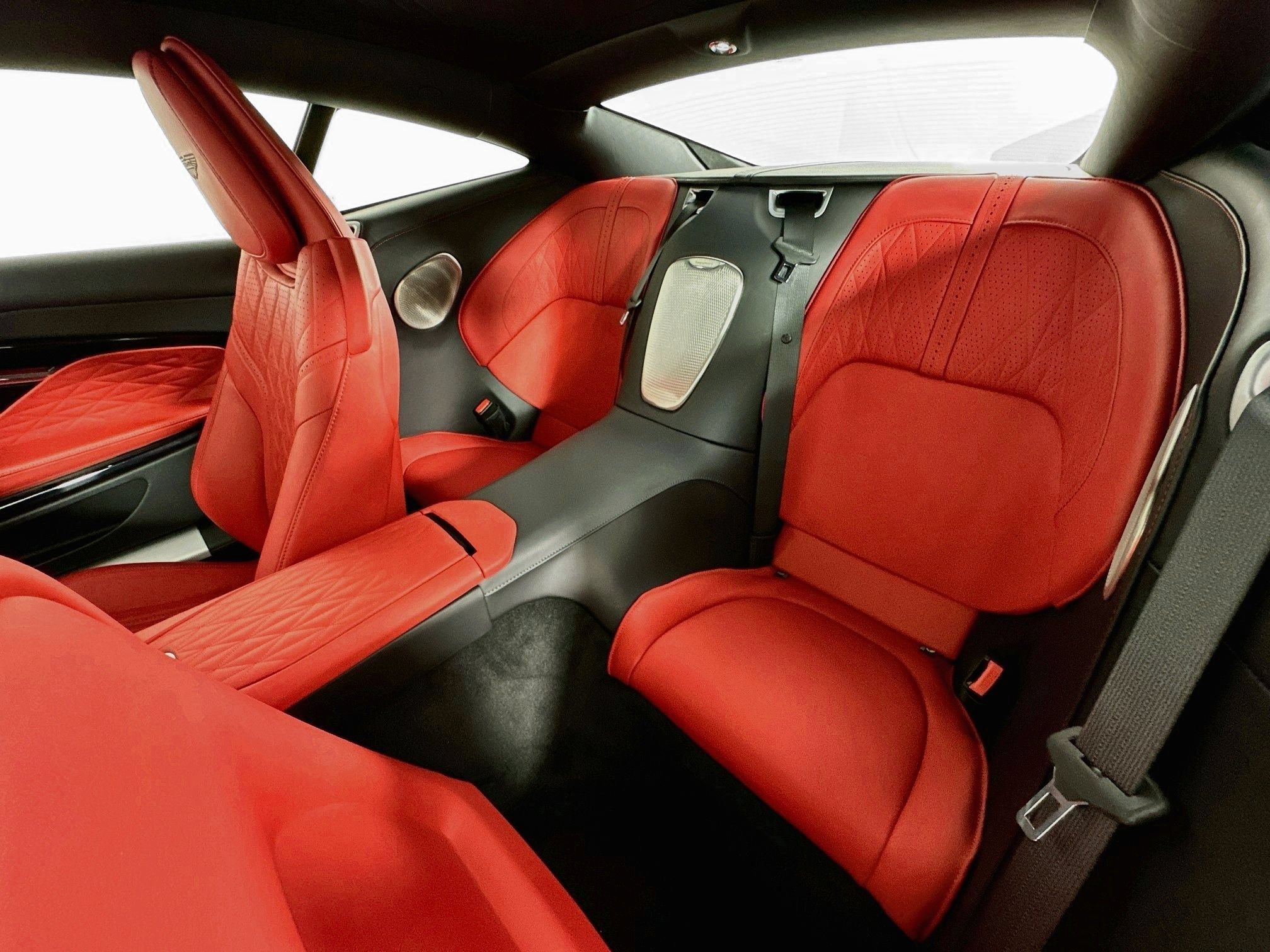 Used 2024 Aston Martin DB12 Coupe RWD image 27