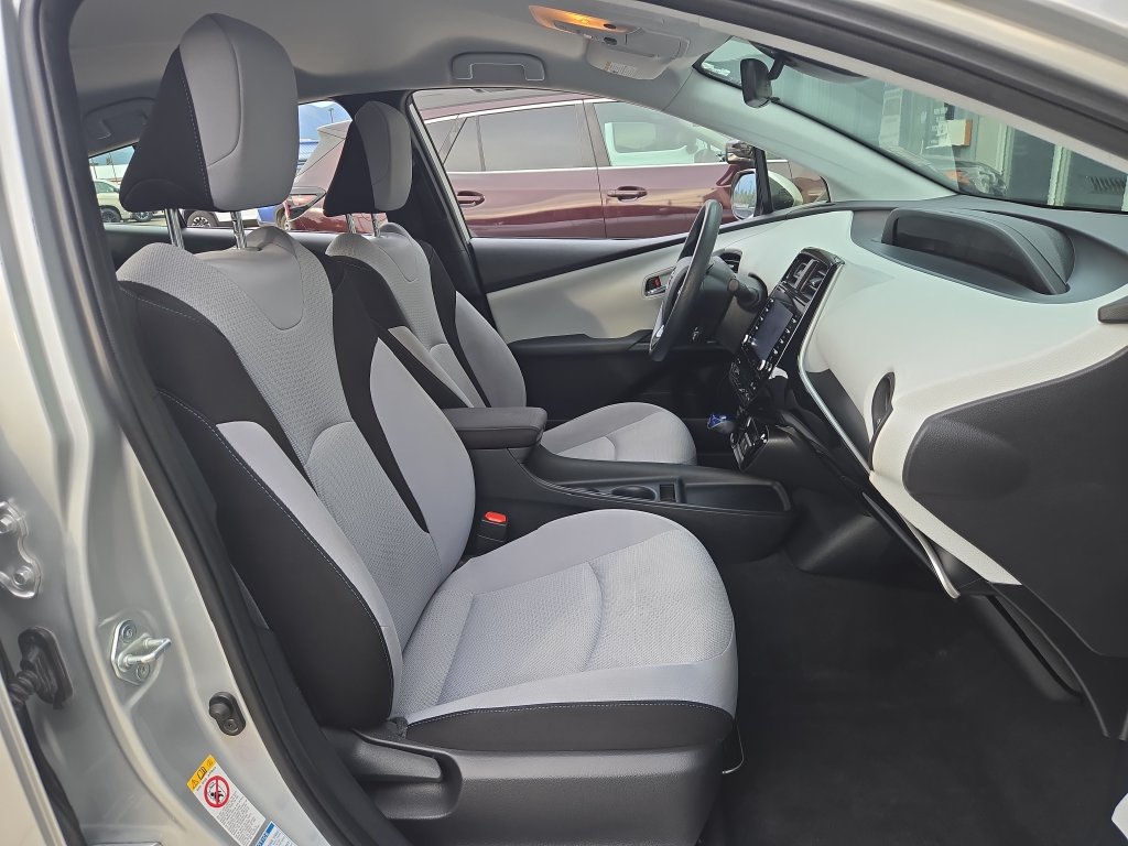 Used 2021 Toyota Prius LE AWD/4WD image 17