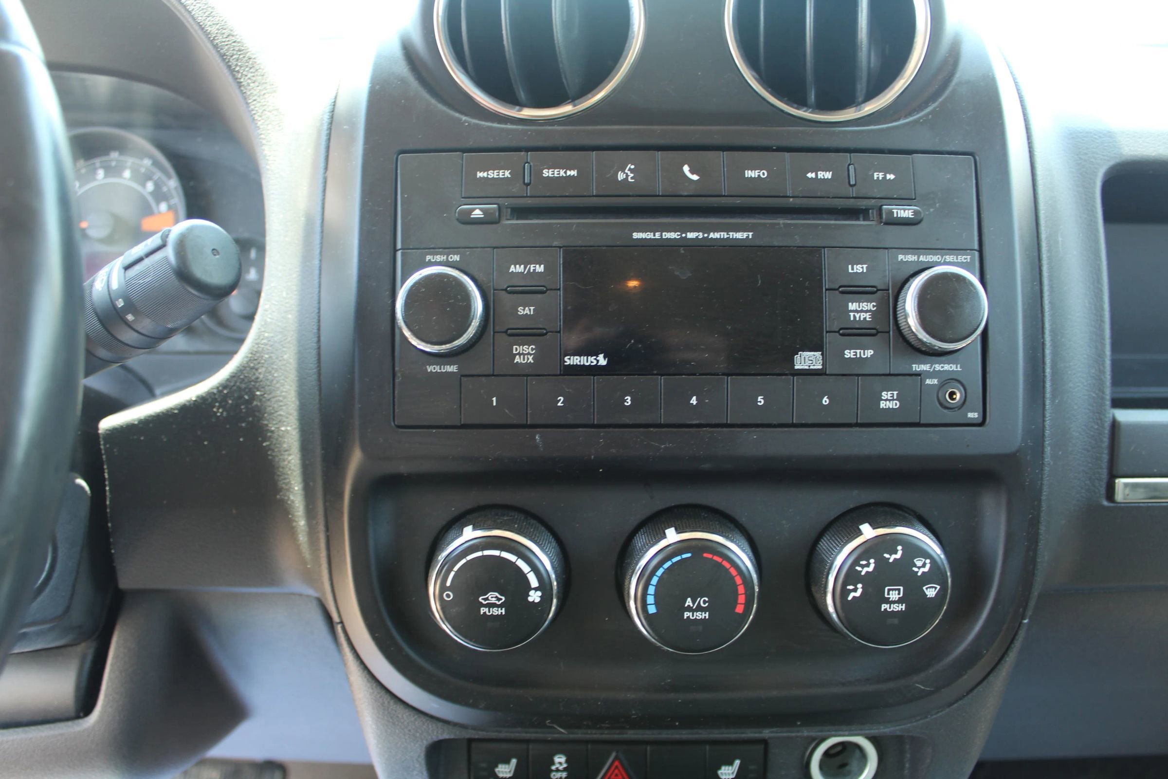 Used 2016 Jeep Patriot Latitude image 13