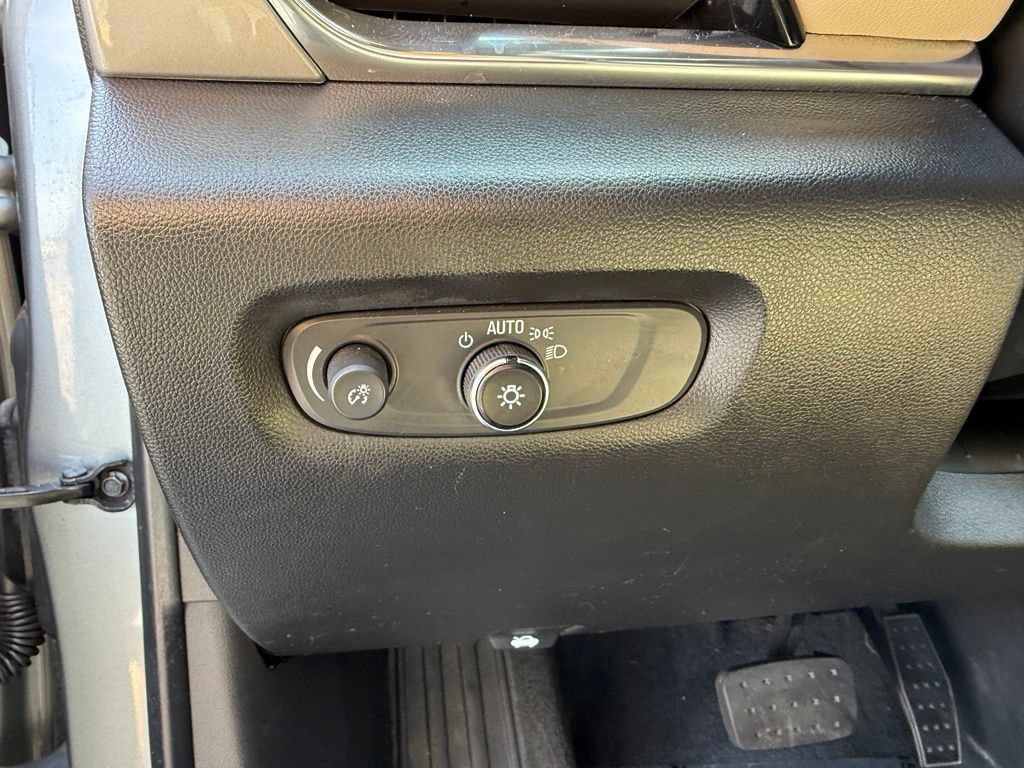 Used 2023 Chevrolet Traverse LS FWD image 7
