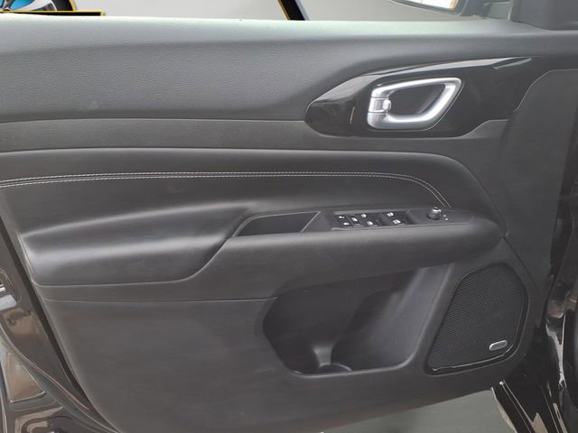 Used 2024 Jeep Compass Limited w/ High Altitude Package image 8