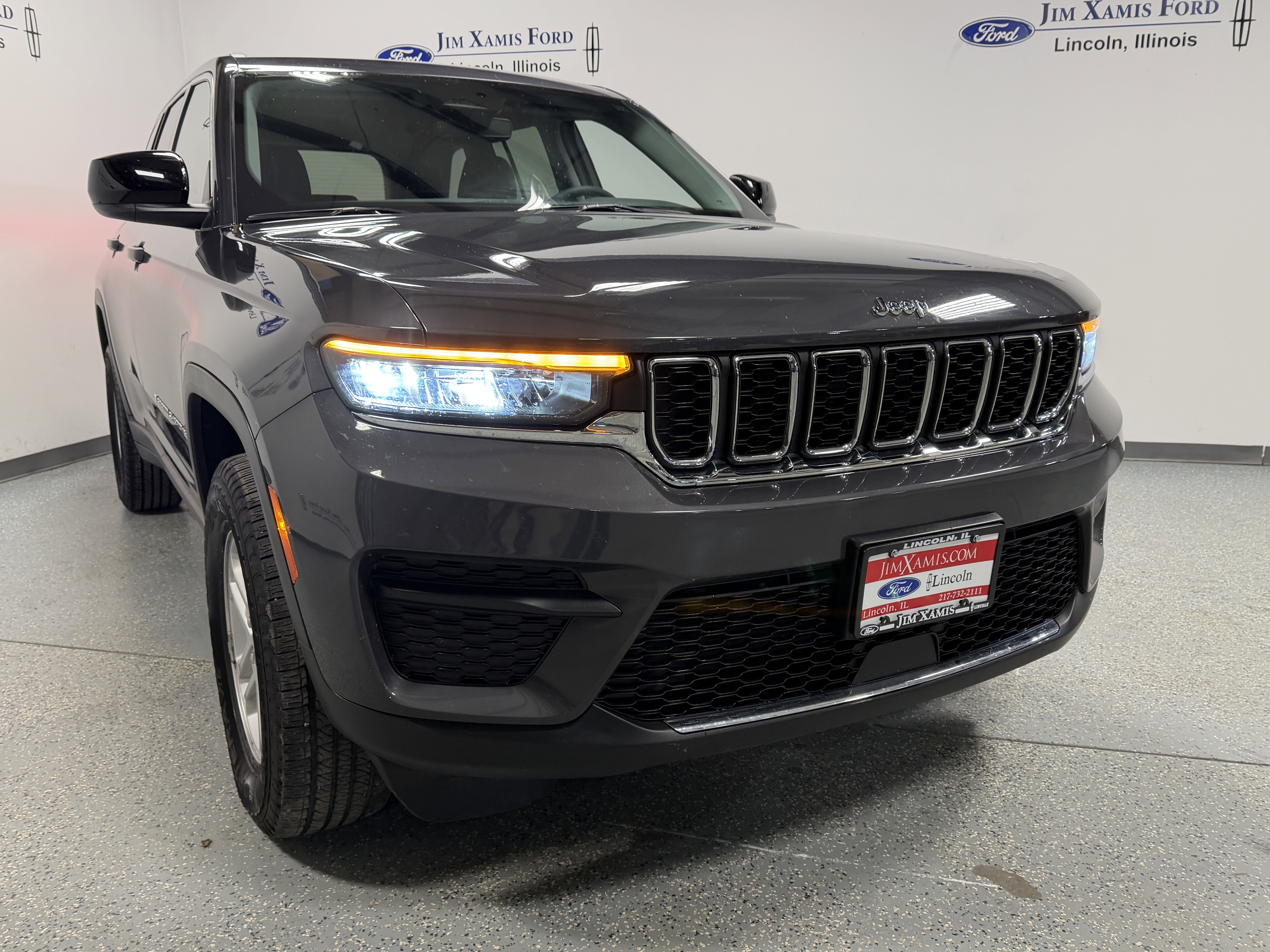 Used 2023 Jeep Grand Cherokee Laredo image 34