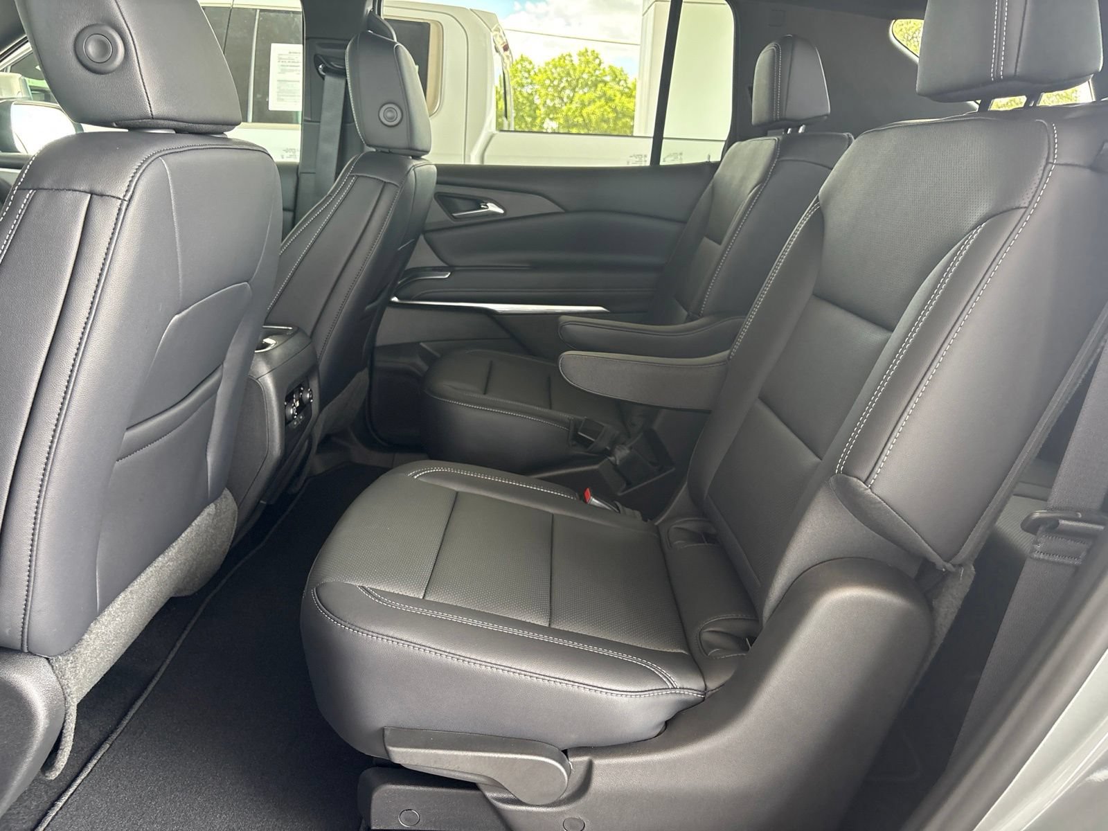 New 2027 Chevrolet Traverse LT w/ Midnight/Sport Edition FWD image 15