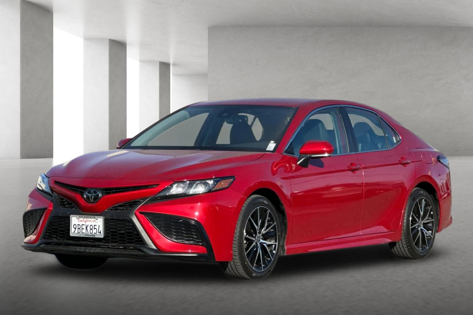 Used 2022 Toyota Camry SE w/ Convenience Package image 8