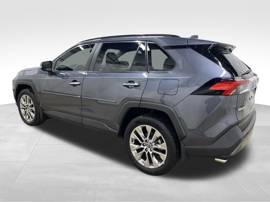 Used 2019 Toyota RAV4 Limited w/ Cold Weather Package FWD image 3