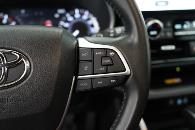 Used 2023 Toyota Highlander XSE image 19