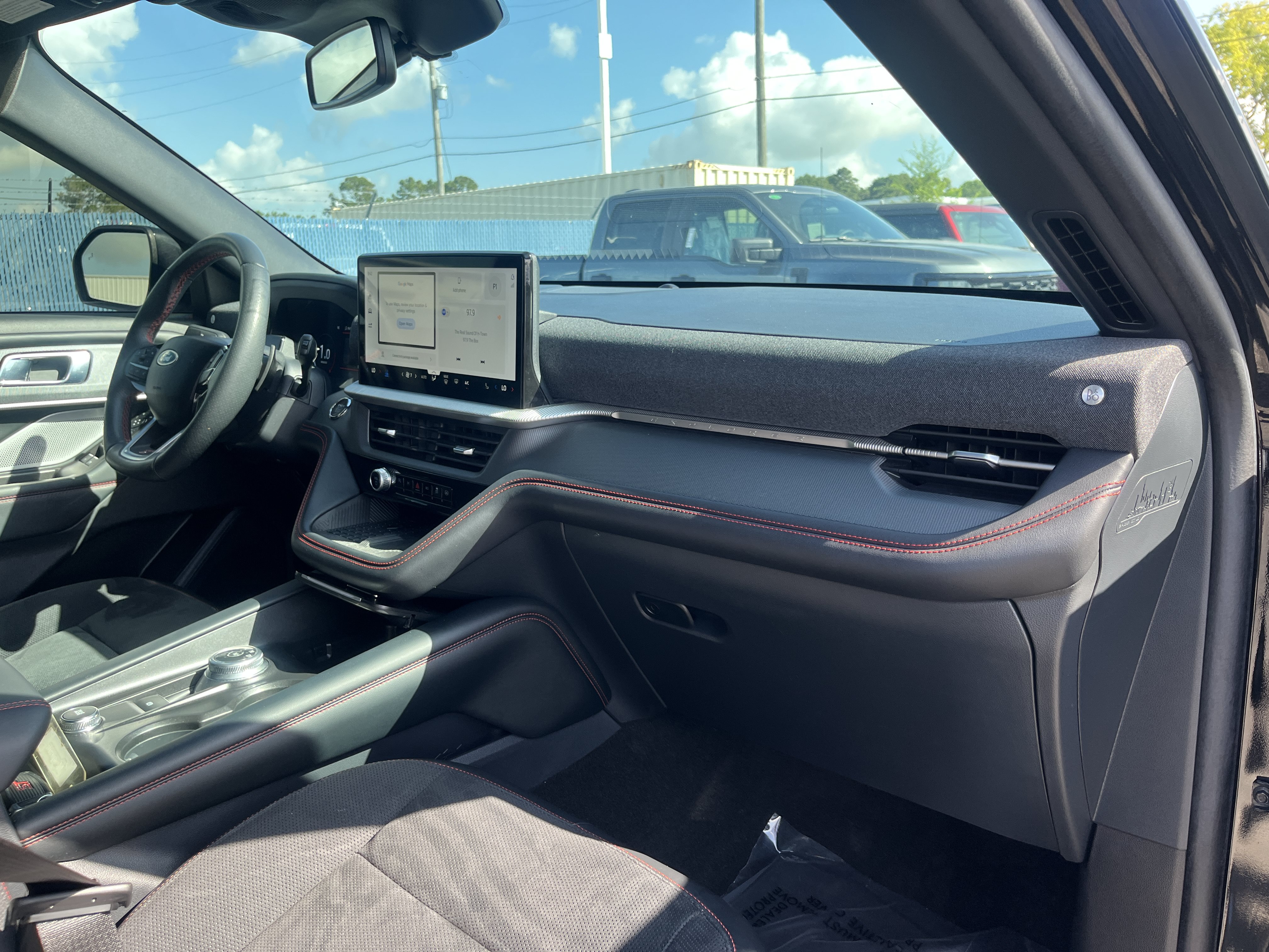 Used 2025 Ford Explorer ST AWD/4WD image 15