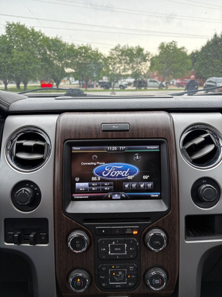 Used 2014 Ford F150 Lariat w/ Equipment Group 502A Luxury AWD/4WD image 13