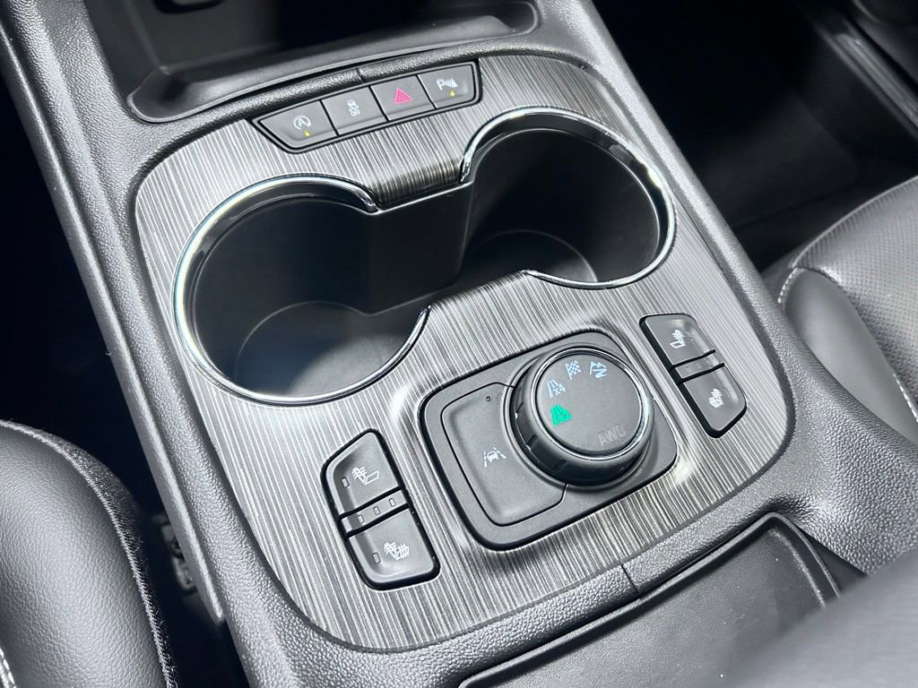 Used 2023 GMC Acadia SLT image 17