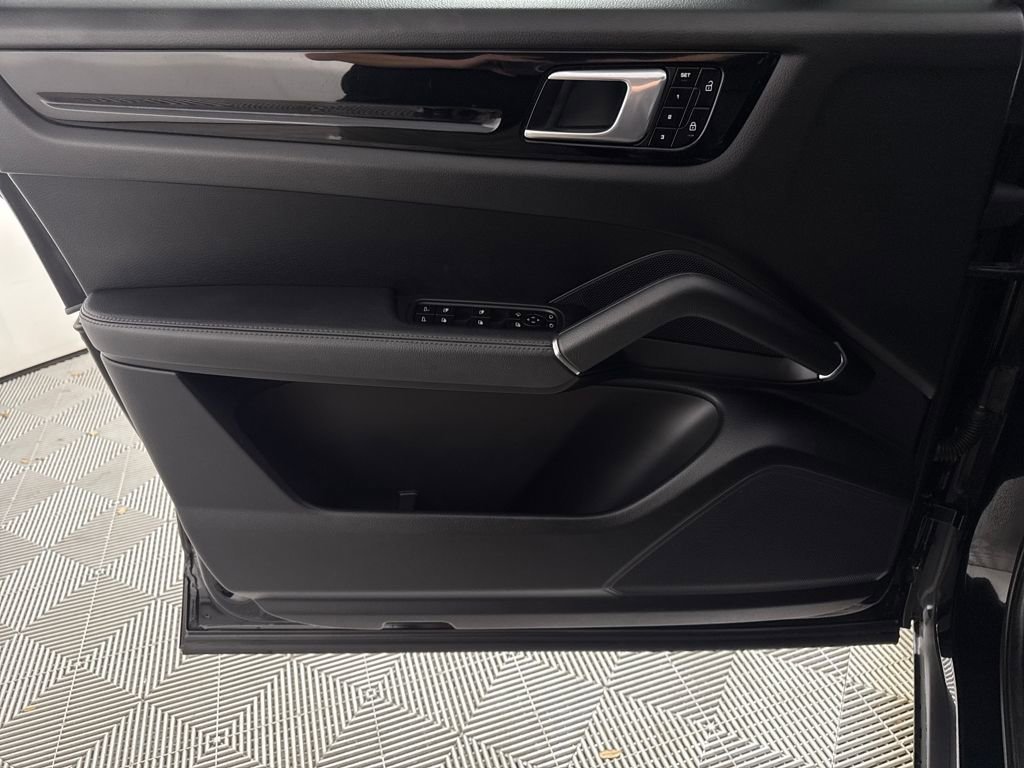 Used 2020 Porsche Cayenne Base image 10