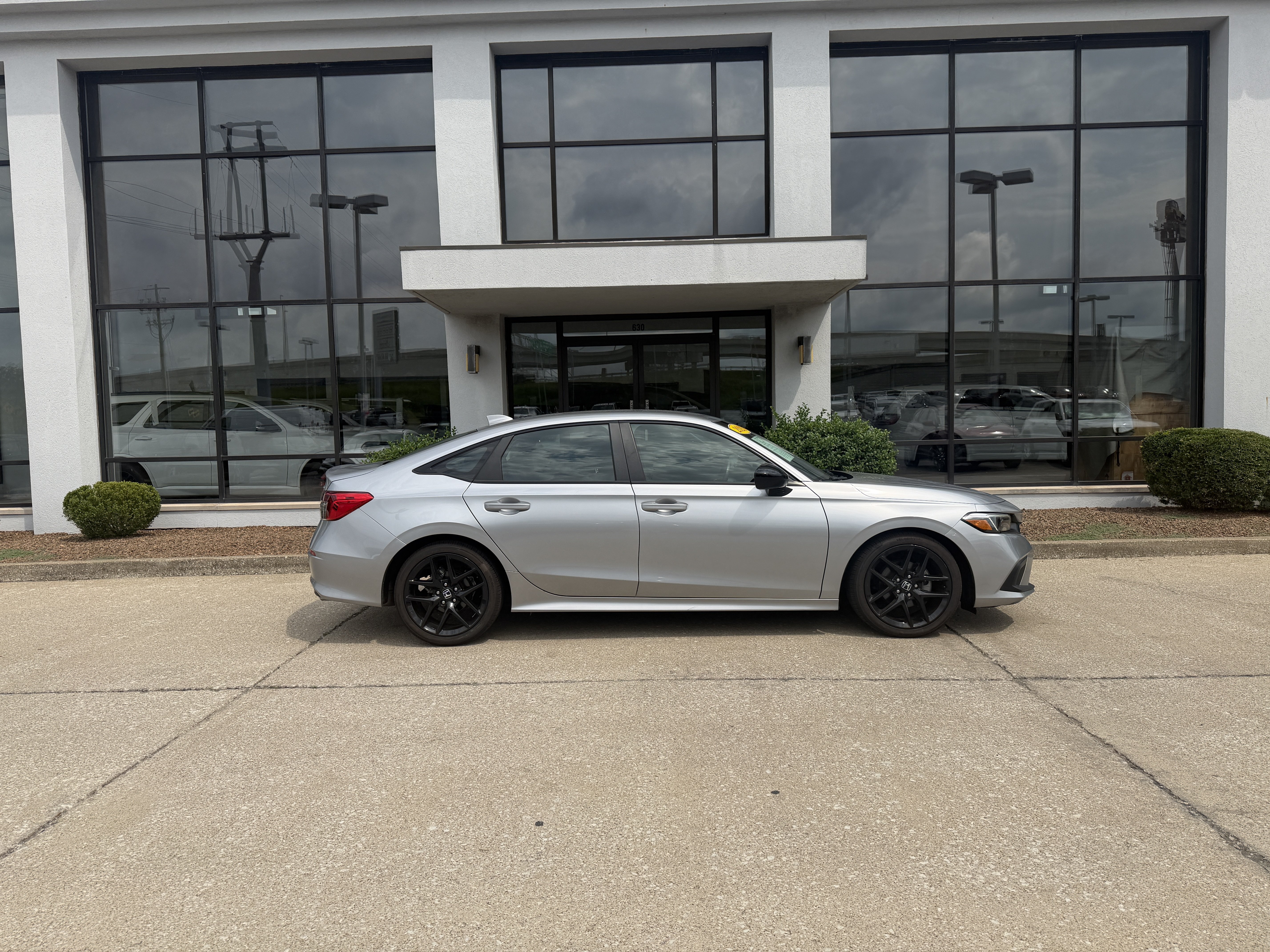 Used 2023 Honda Civic Sport image 3