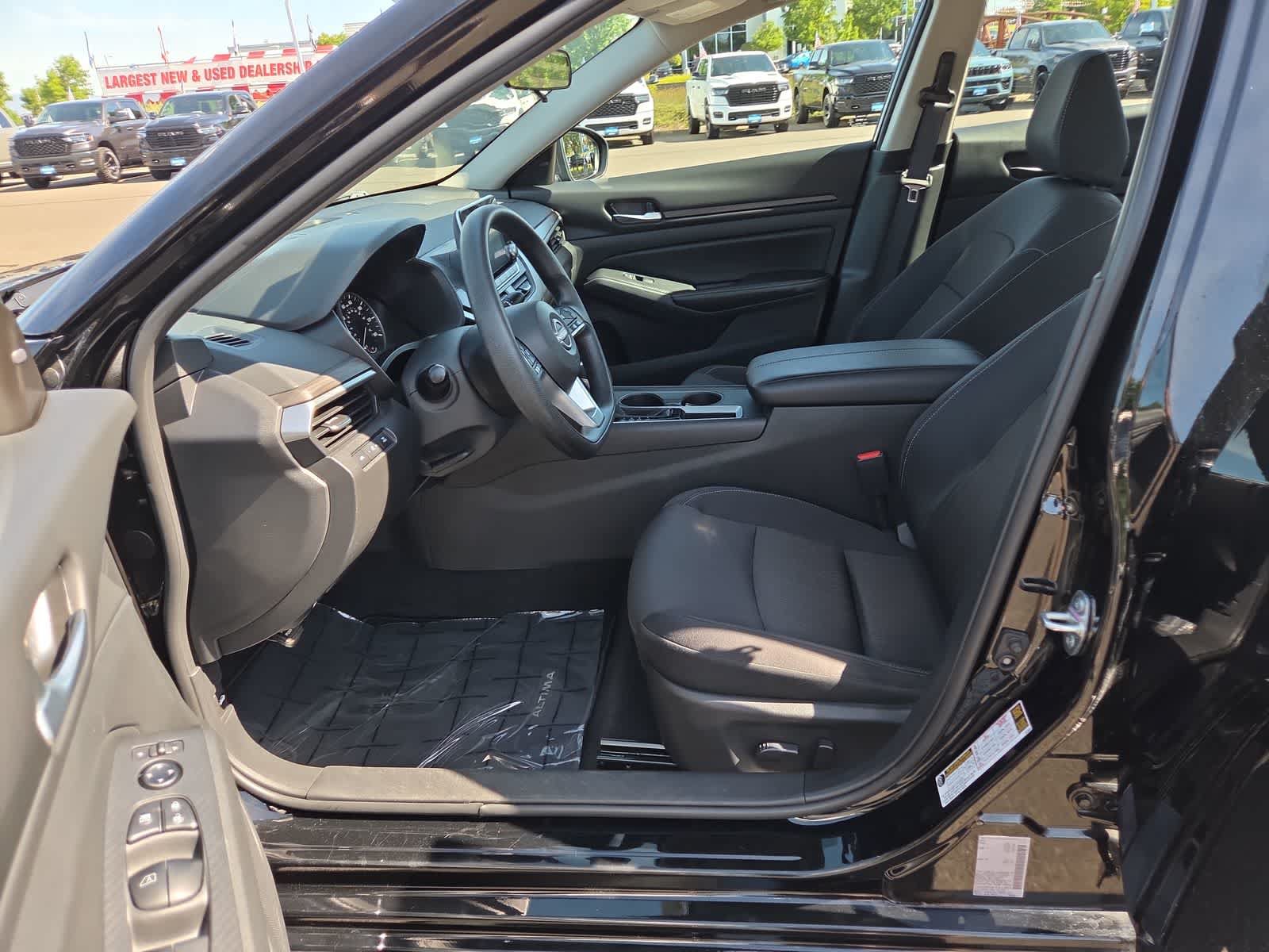 Used 2025 Nissan Altima 2.5 SV FWD image 19