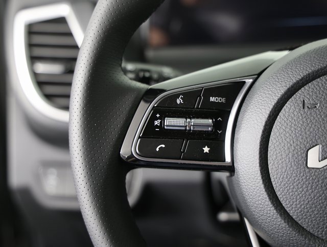 New 2025 Kia Seltos SX w/ SX Sunroof Package image 14