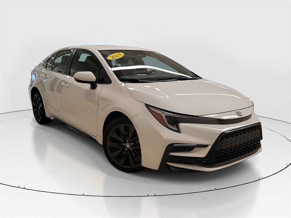 Used 2024 Toyota Corolla SE image 2