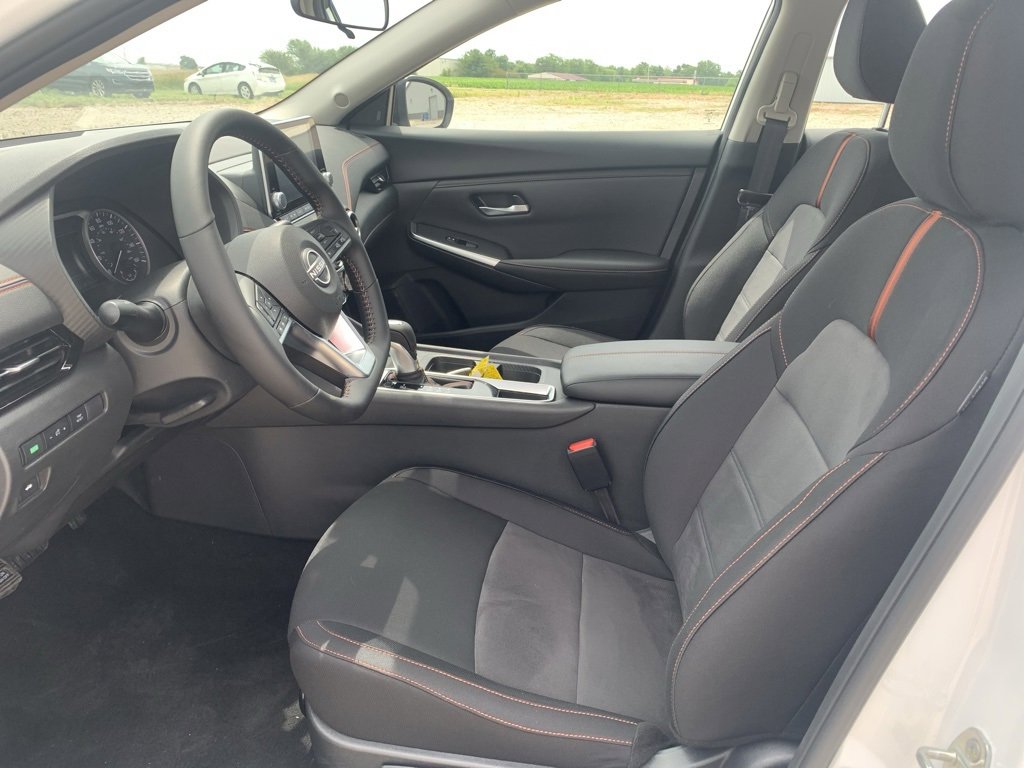 New 2025 Nissan Sentra SR w/ Midnight Edition image 9