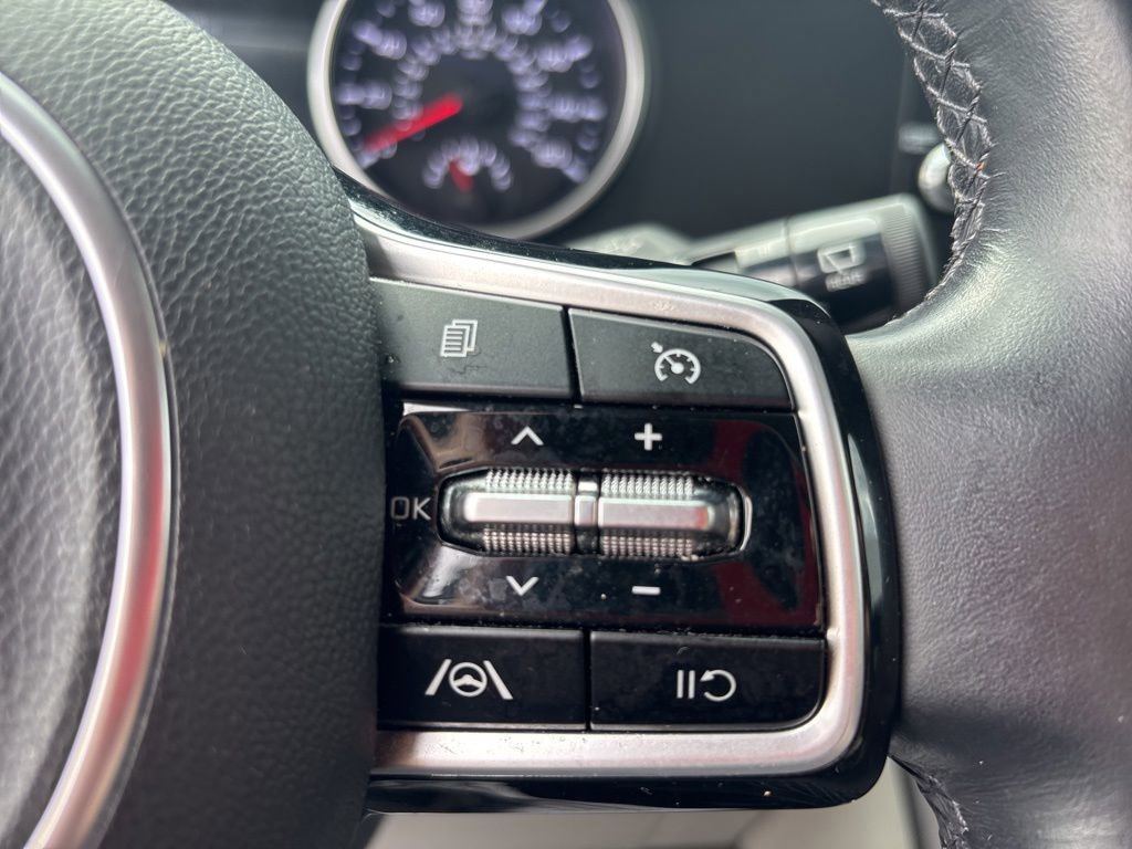 Used 2023 Kia Carnival LX FWD image 23