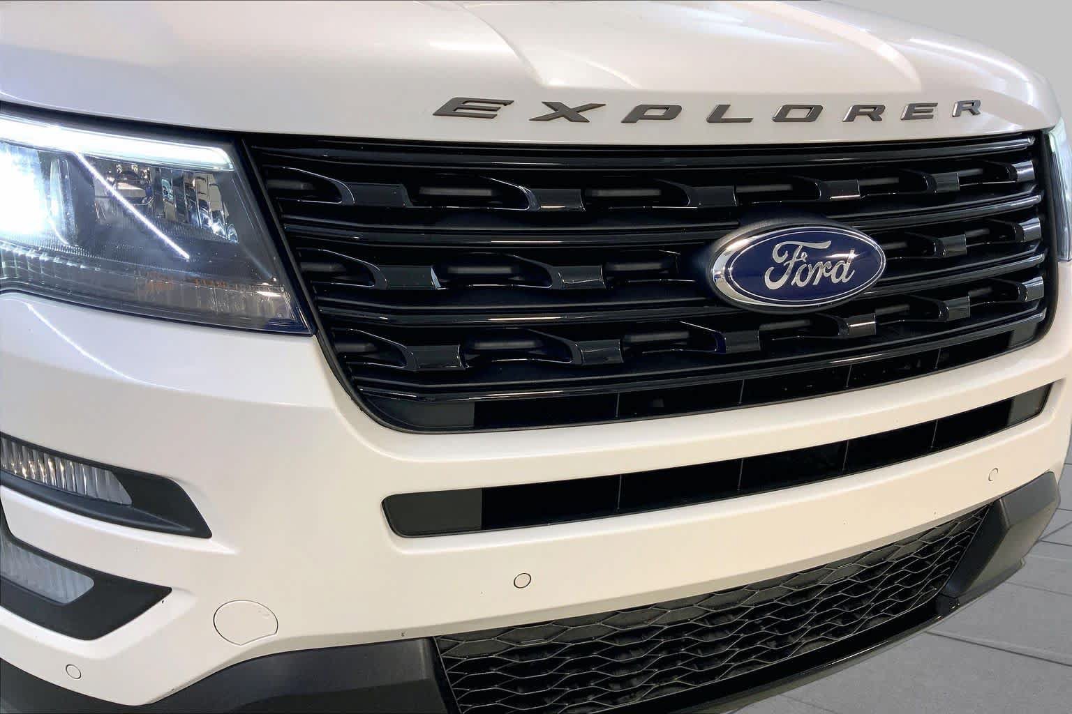 Used 2017 Ford Explorer Sport AWD/4WD image 32