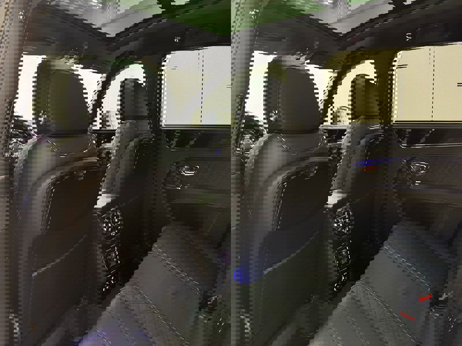 Used 2018 Bentley Bentayga image 17