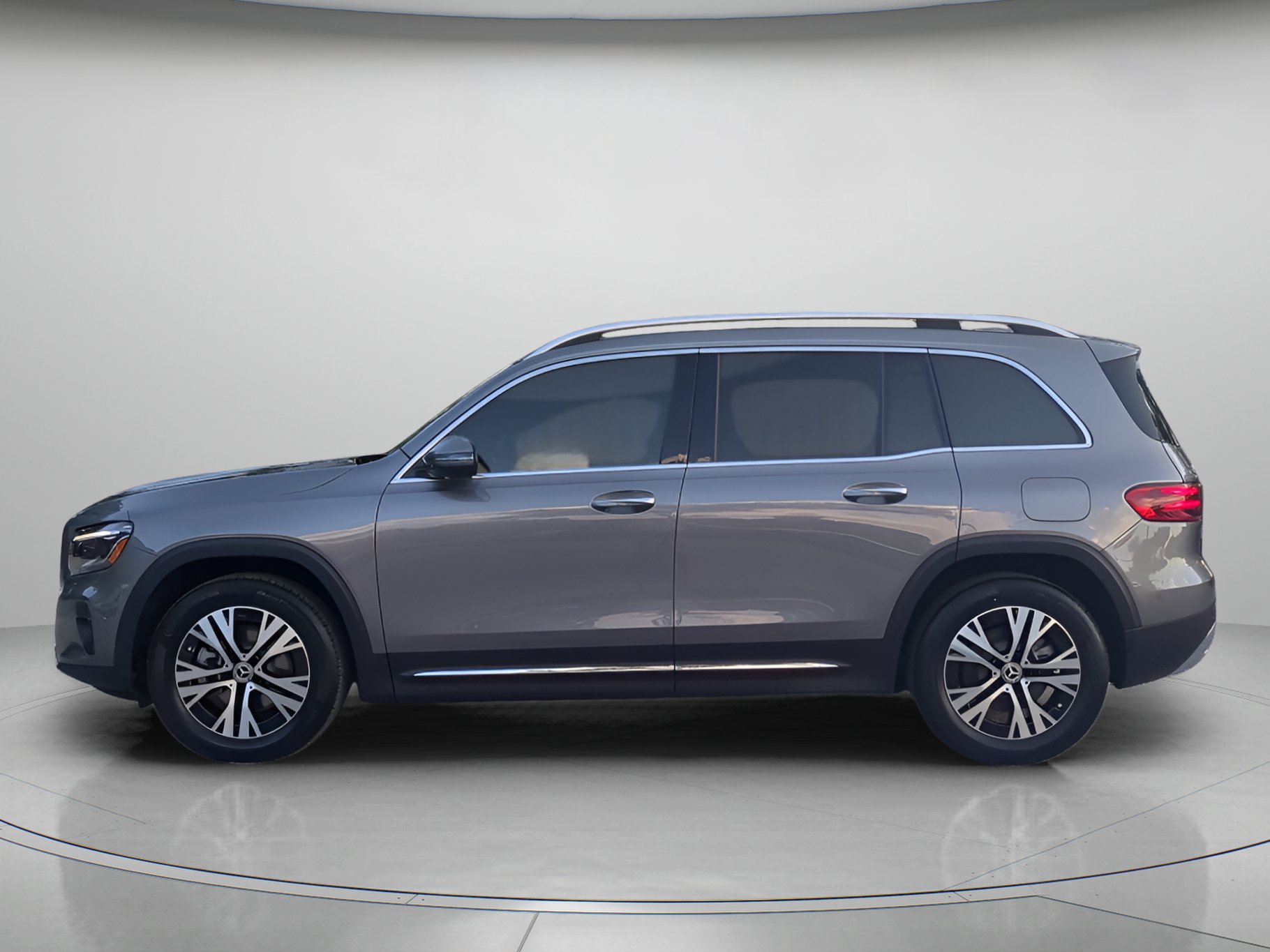 Used 2026 Mercedes-Benz GLB 250 w/ Exclusive Package image 43