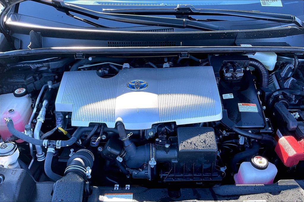 Used 2020 Toyota Prius LE image 29