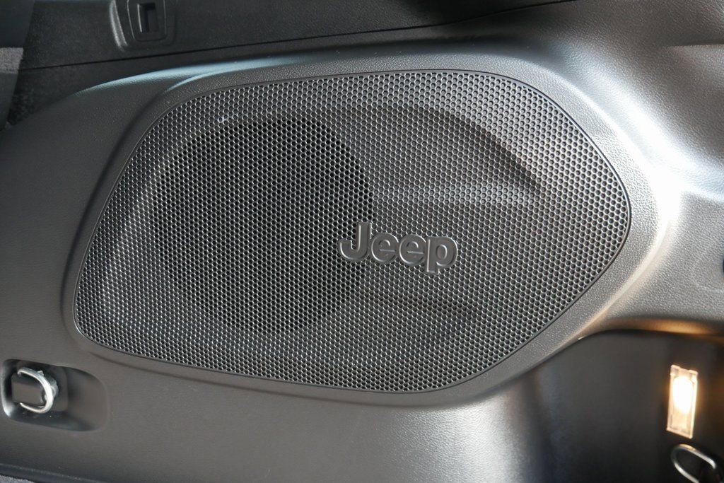 Used 2022 Jeep Cherokee Limited image 42