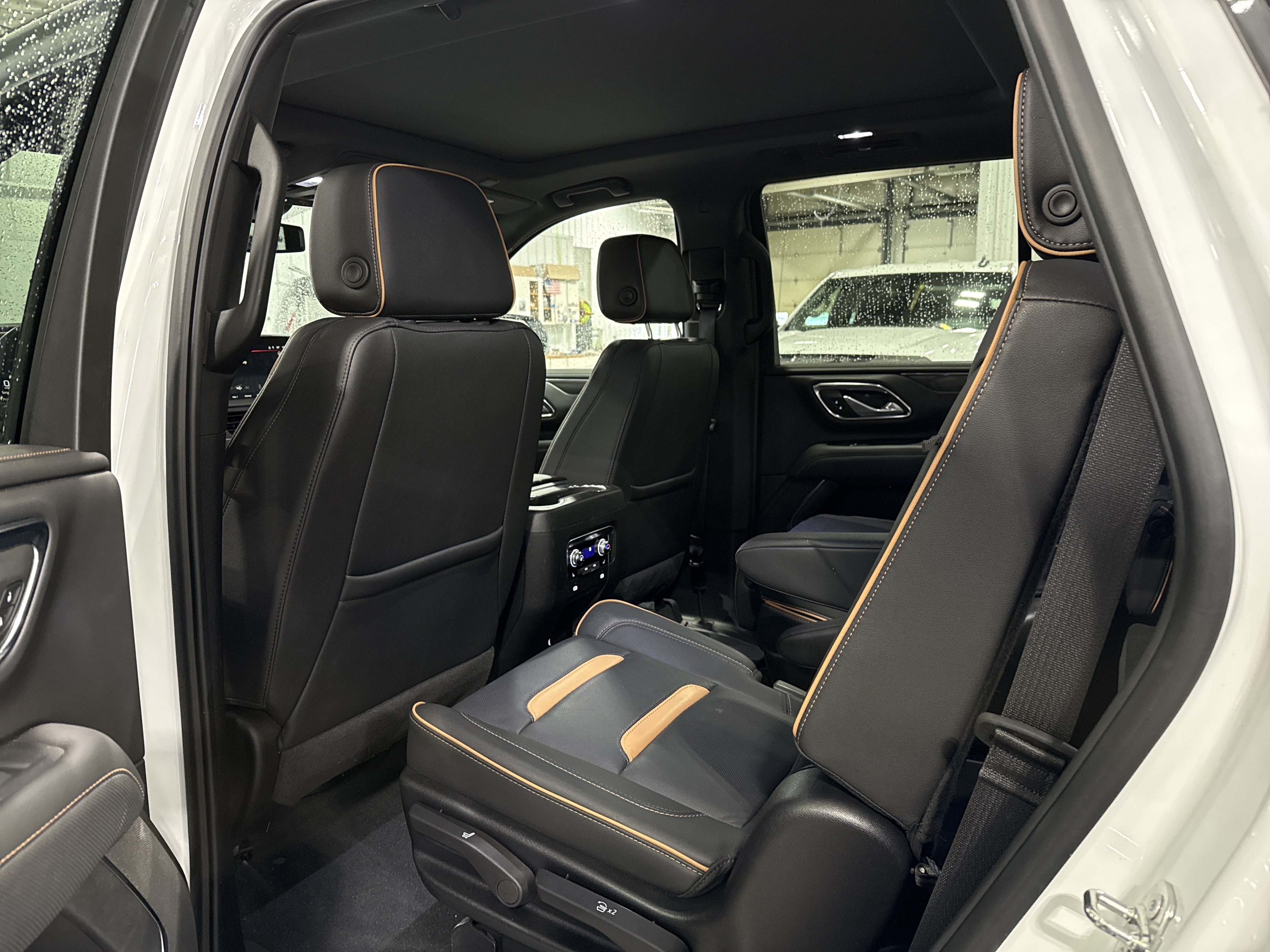 Used 2024 GMC Yukon AT4 w/ Technology Package AWD/4WD image 8