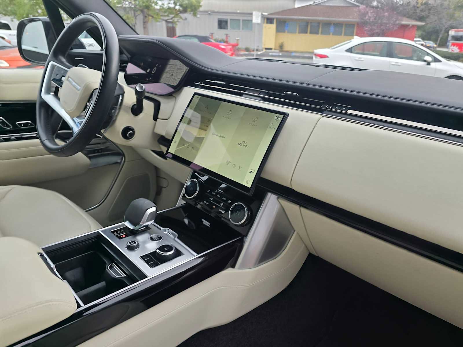 Used 2023 Land Rover Range Rover SE image 12