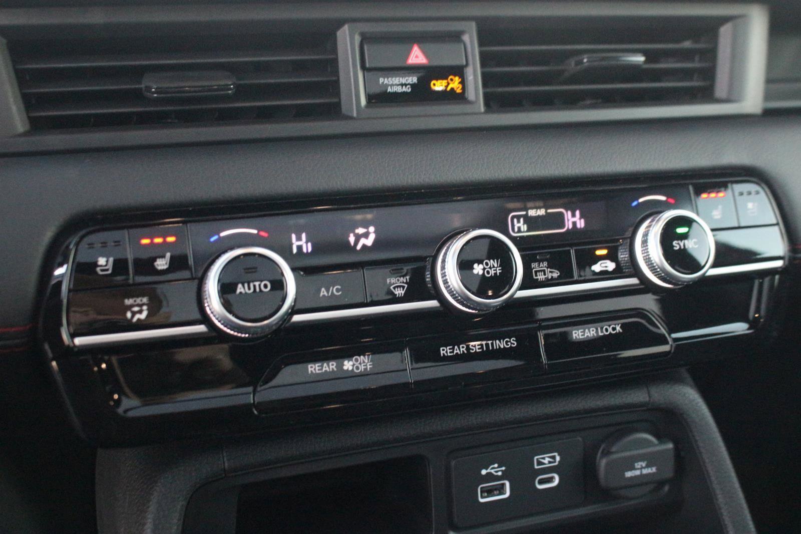 Used 2025 Honda Pilot Black Edition image 30