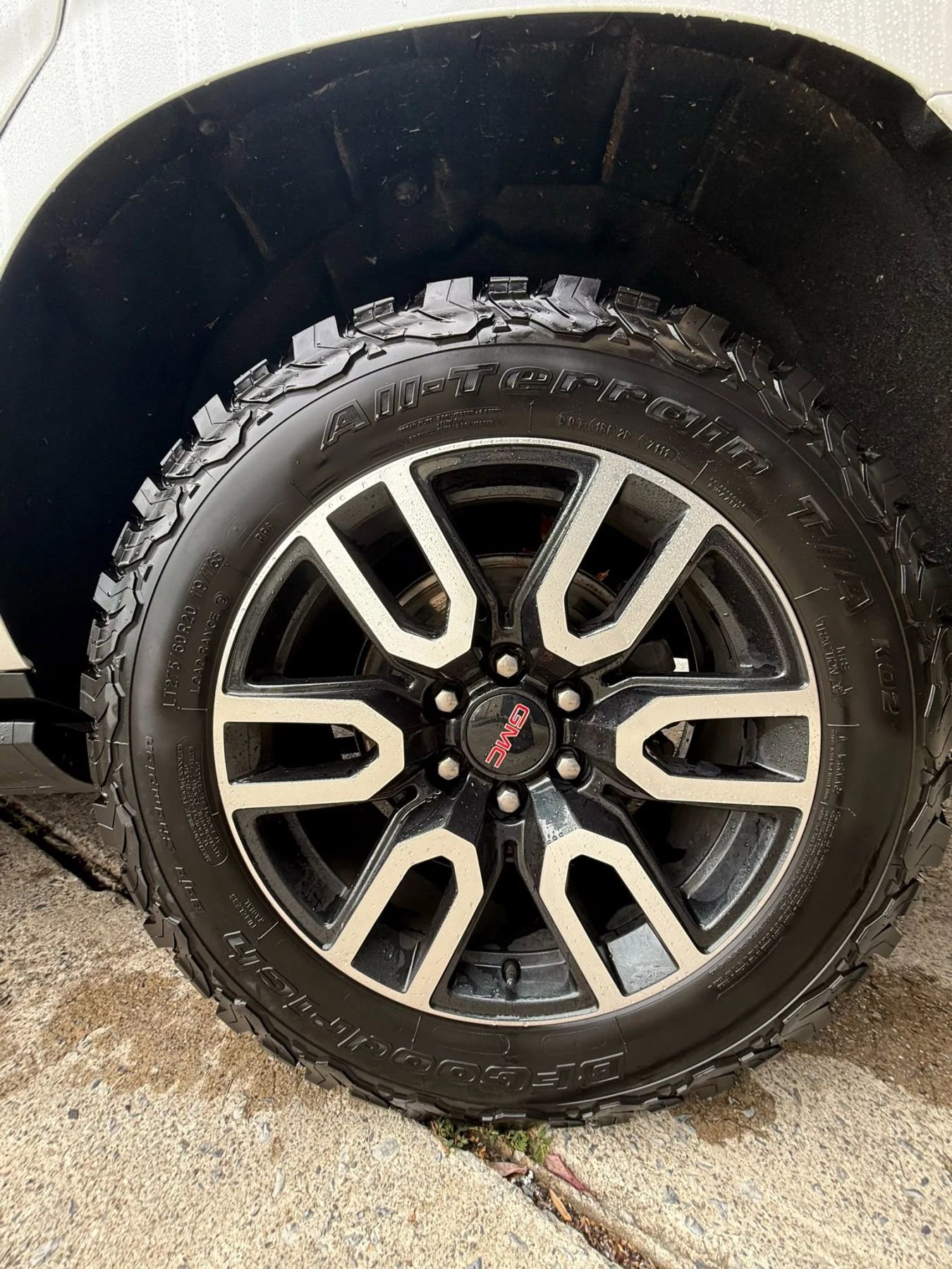 Used 2021 GMC Yukon AT4 w/ AT4 Premium Package image 17